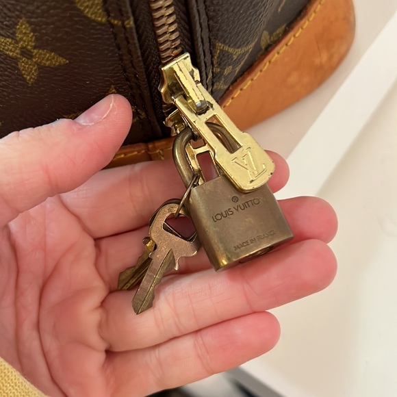 AUTH. Louis Vuitton Alma Monogram Bag!! - Picture 6 of 11